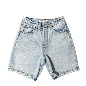 Abercrombie & Fitch 7” Dad short high rise denim shorts light wash size 26